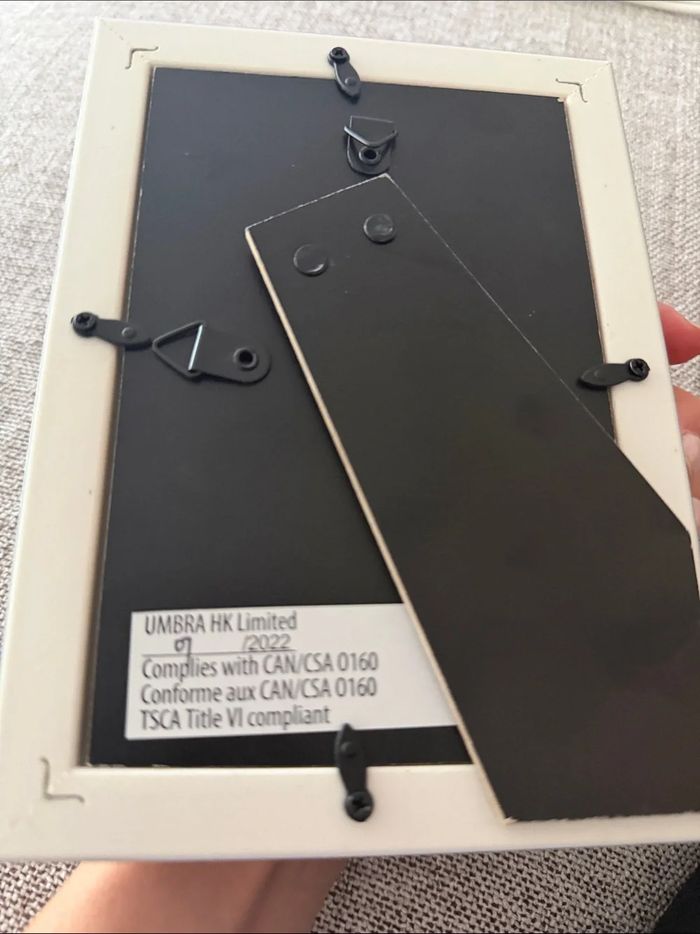 Umbra contemporary frame